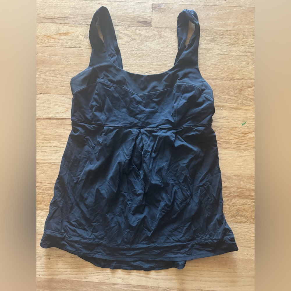 Lululemon black tank, Size 6 GUC